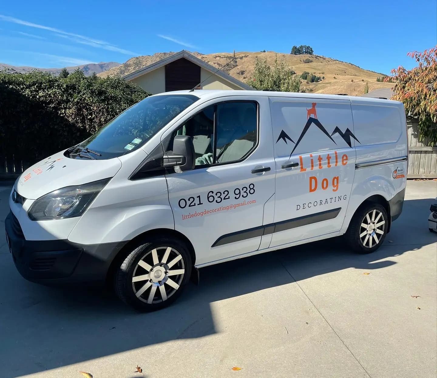 Little Dog Decorating van